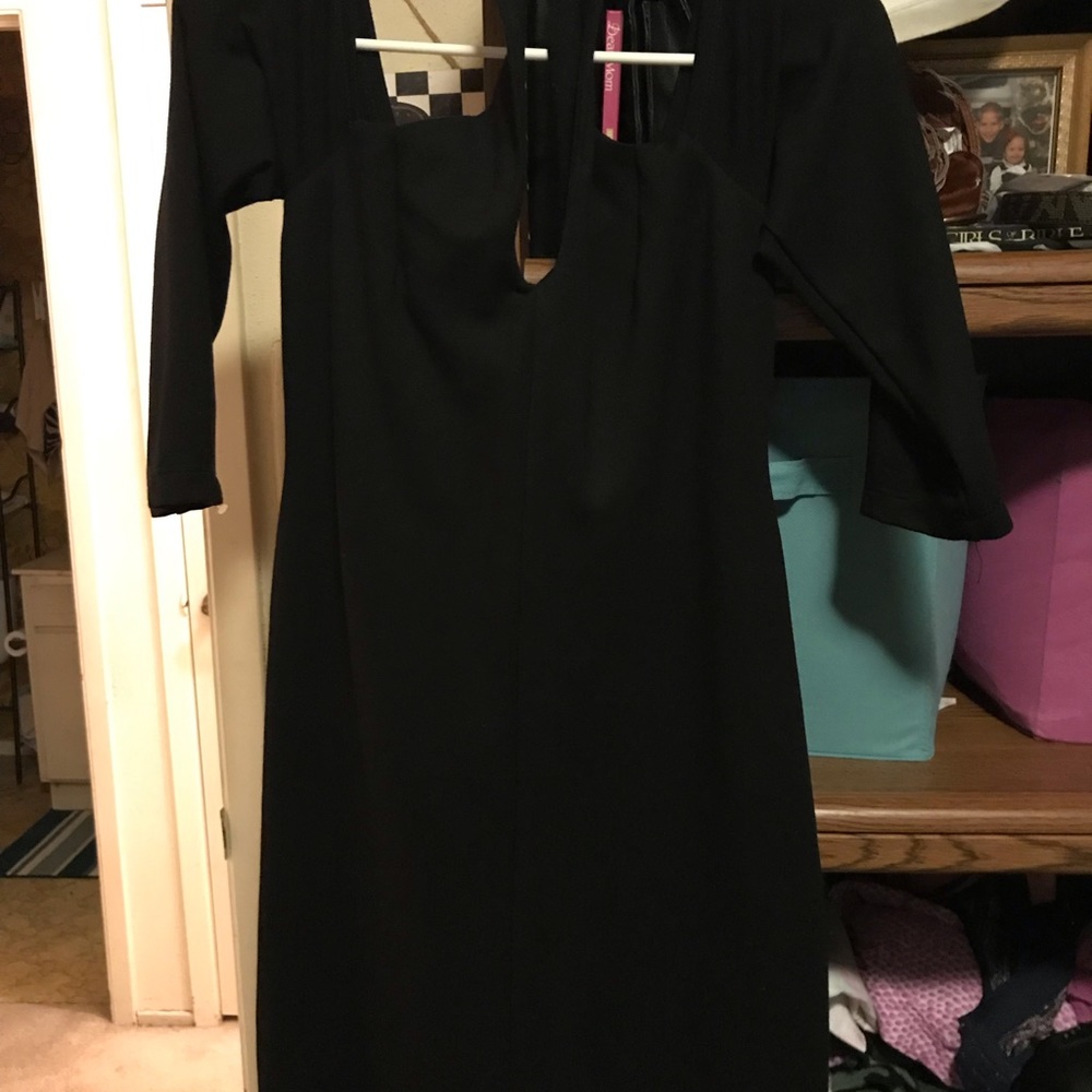 A above knees dress black!